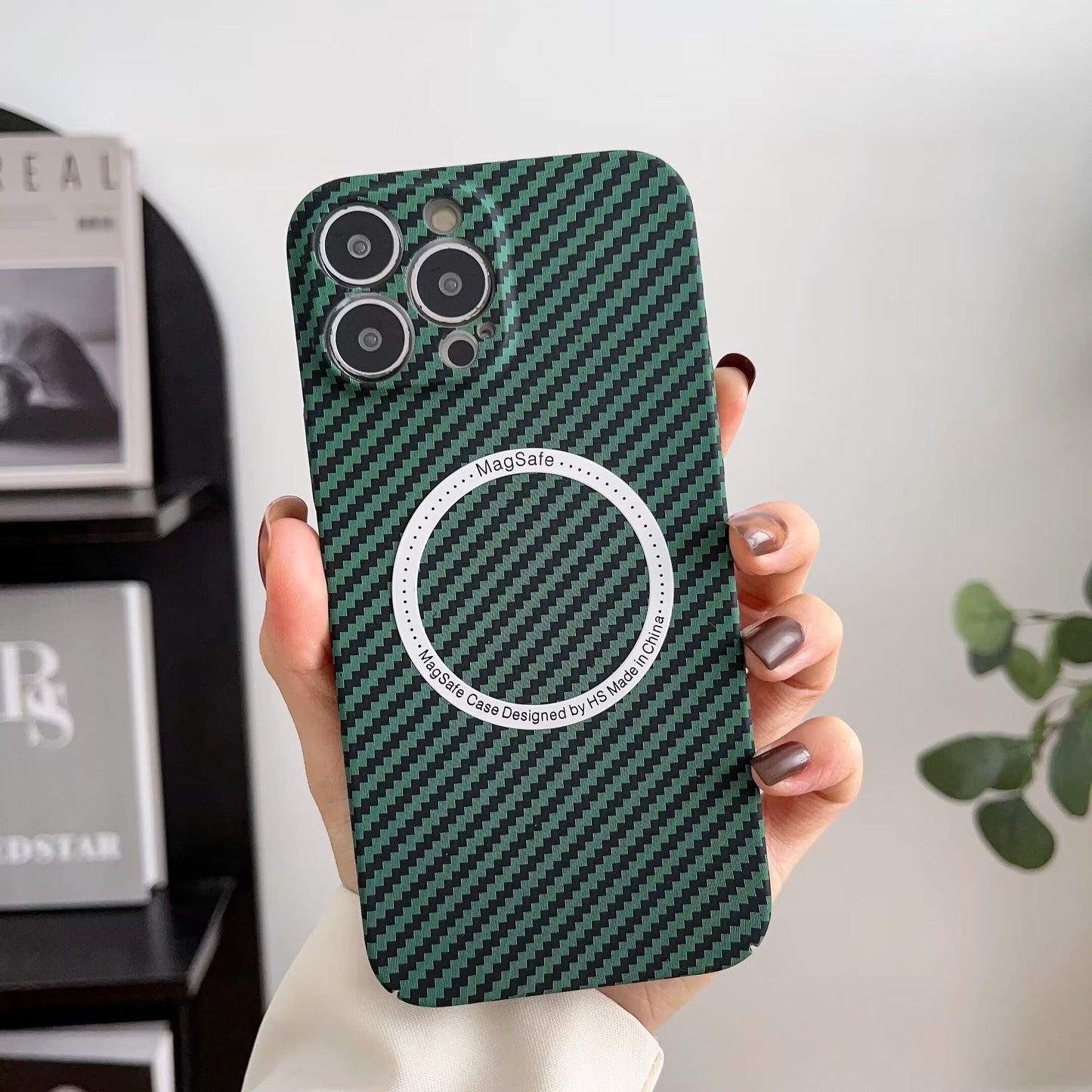 Fully wrapped carbon fiber pattern magnetic mobile phone case