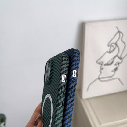 Fully wrapped carbon fiber pattern magnetic mobile phone case