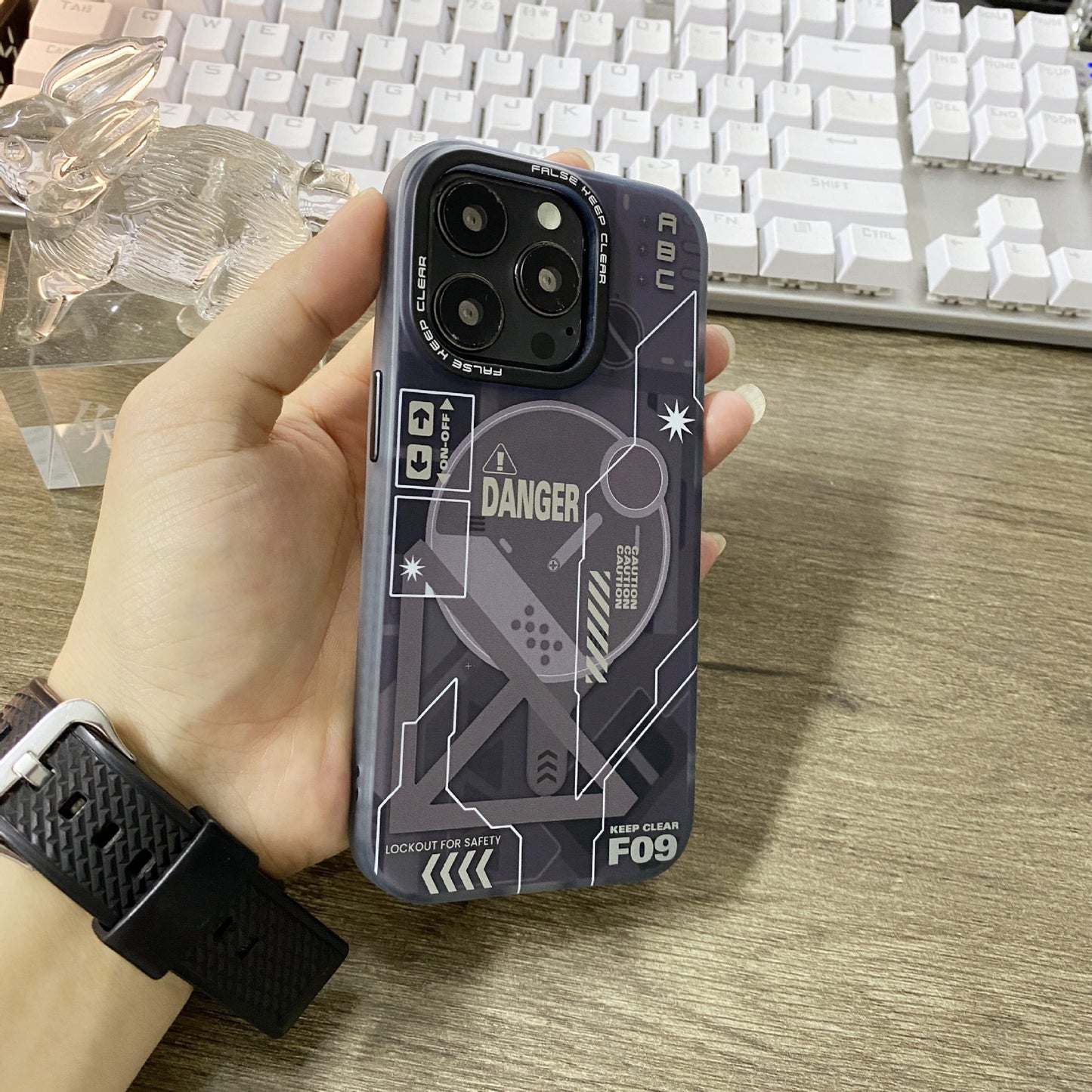 Tech trend cool frosted magnetic phone case