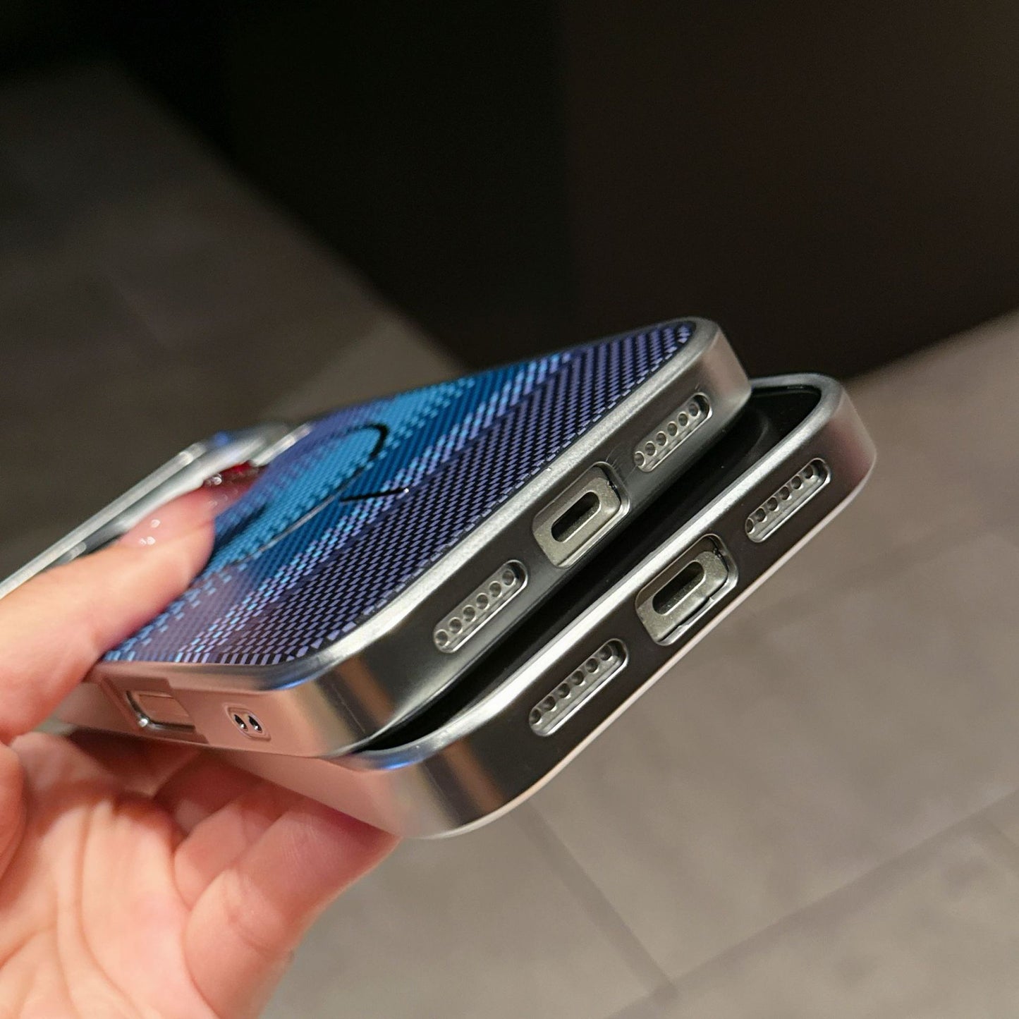 New Large Window Carbon Fiber Pattern Magnetic Phone Case